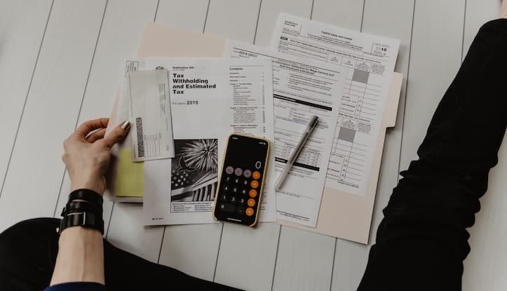 Kelly-Sikkema-Xou52Juvuxa-Unsplash Financial Resources 1